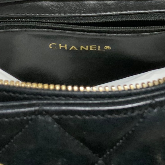 Chanel Black Quilted Shoulder Bag with Gold Chain - Picture 12 of 13